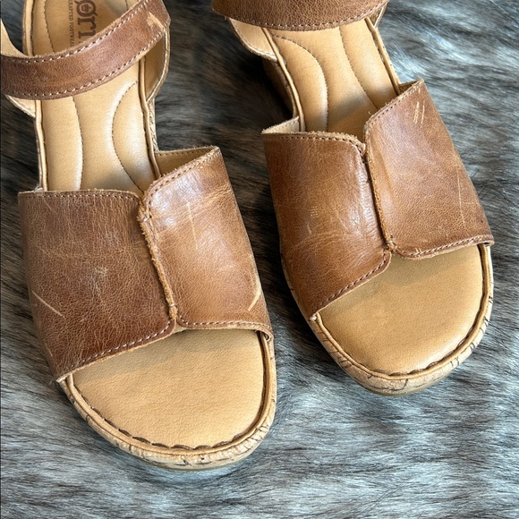BORN Agnio Tan Leather Cork Wedge Ankle Strap Sandals Size 8.5 - Picture 6 of 10